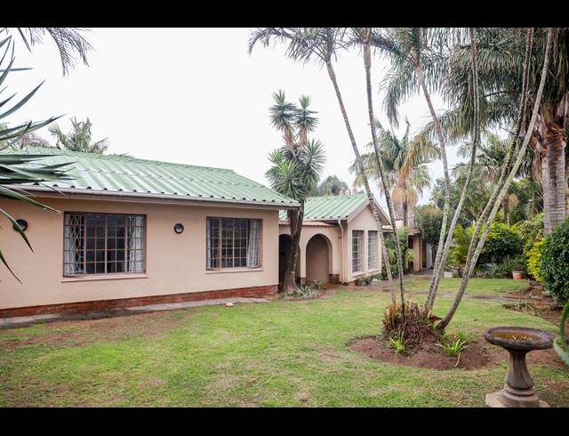4 BEDROOM FREEHOLD FOR SALE IN GONUBIE